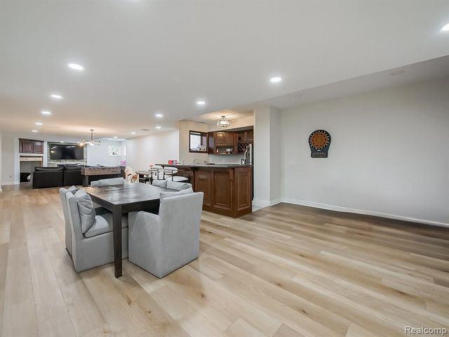 3586 Walnut Brook Drive, Rochester Hills, MI 48309