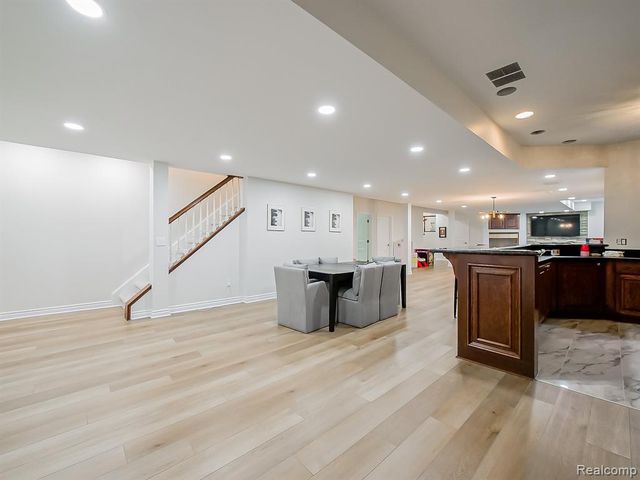 3586 Walnut Brook Drive, Rochester Hills, MI 48309