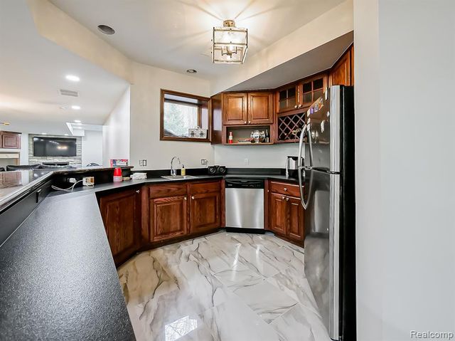 3586 Walnut Brook Drive, Rochester Hills, MI 48309