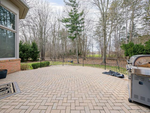 3586 Walnut Brook Drive, Rochester Hills, MI 48309