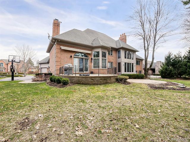 3586 Walnut Brook Drive, Rochester Hills, MI 48309