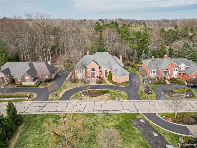 3586 Walnut Brook Drive, Rochester Hills, MI 48309