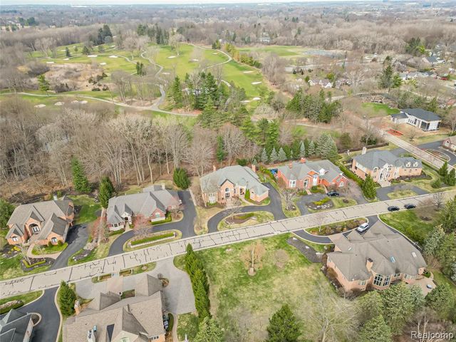 3586 Walnut Brook Drive, Rochester Hills, MI 48309