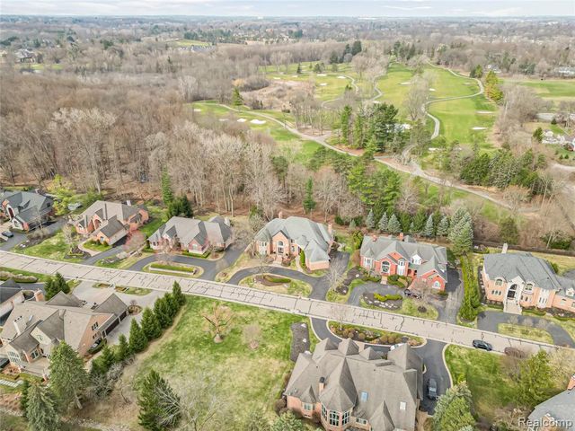 3586 Walnut Brook Drive, Rochester Hills, MI 48309