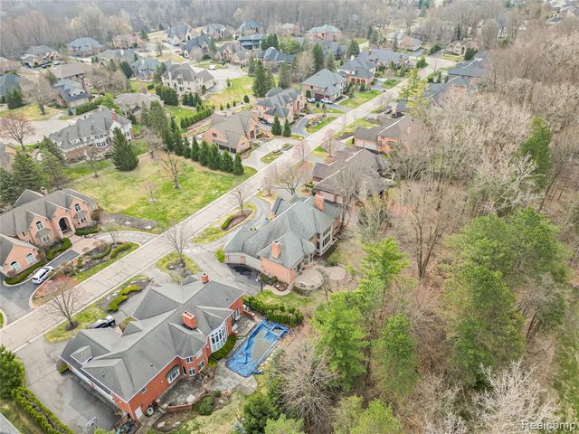 3586 Walnut Brook Drive, Rochester Hills, MI 48309