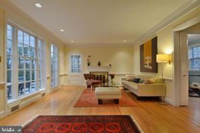4007 49TH ST NW, Washington, DC 20016
