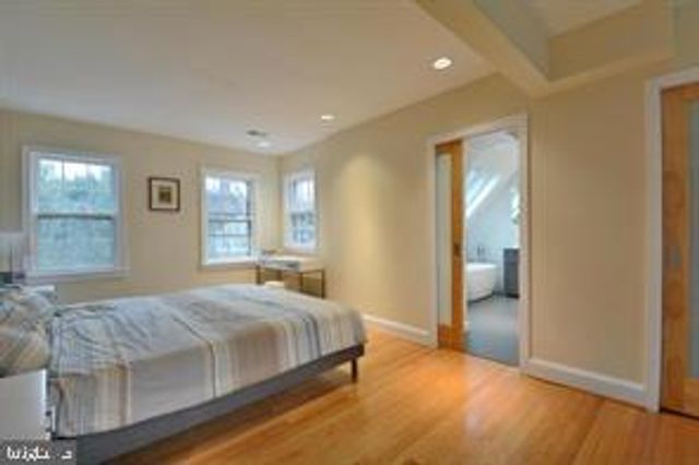 4007 49TH ST NW, Washington, DC 20016