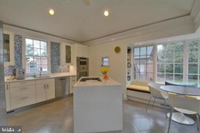 4007 49TH ST NW, Washington, DC 20016