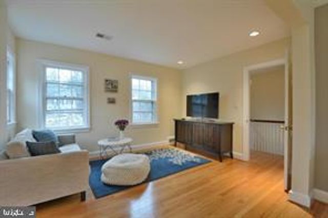 4007 49TH ST NW, Washington, DC 20016