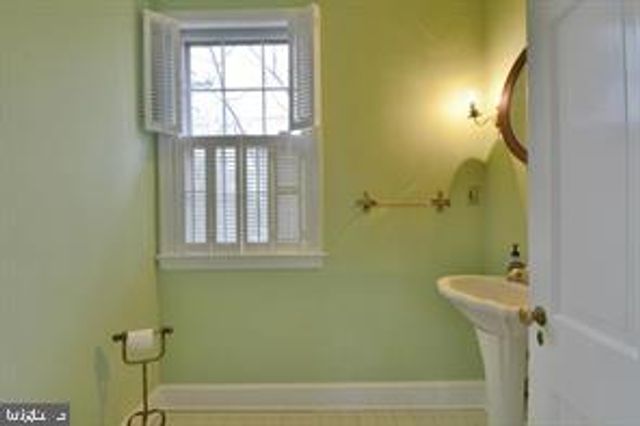 4007 49TH ST NW, Washington, DC 20016