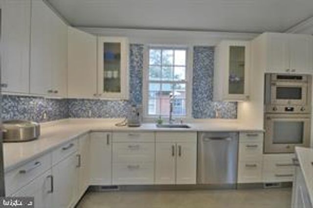 4007 49TH ST NW, Washington, DC 20016