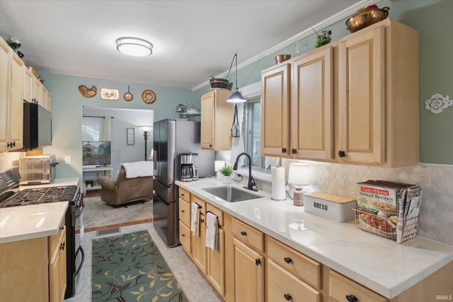 525 S 28th Street, South Bend, IN 46615