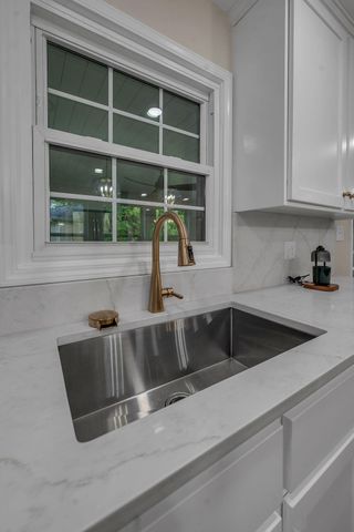 1232 Tishoff Drive, Lexington, KY 40502
