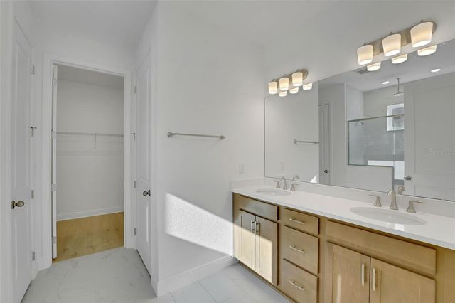 999 FIESTA KEY CIRCLE, Lady Lake, FL 32159