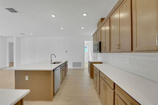 999 FIESTA KEY CIRCLE, Lady Lake, FL 32159