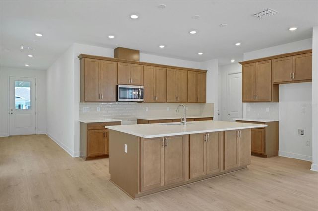 999 FIESTA KEY CIRCLE, Lady Lake, FL 32159