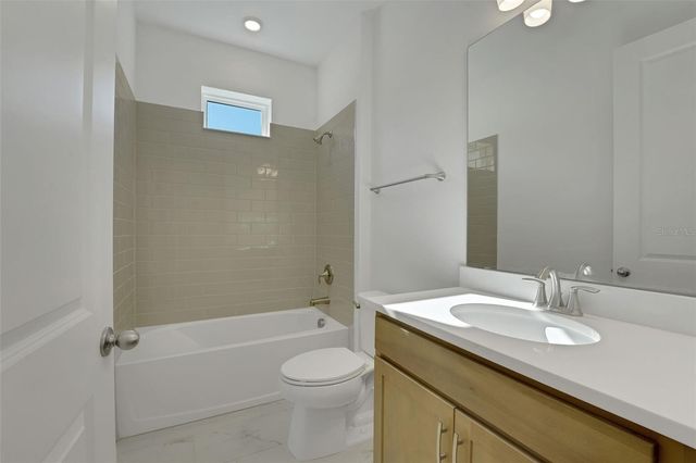 999 FIESTA KEY CIRCLE, Lady Lake, FL 32159