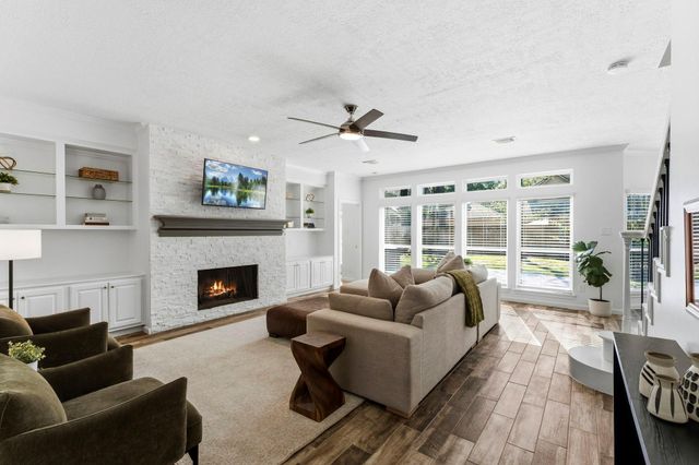 134 Quiet Oak Circle, The Woodlands, TX 77381