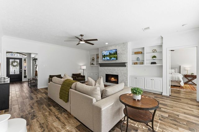 134 Quiet Oak Circle, The Woodlands, TX 77381