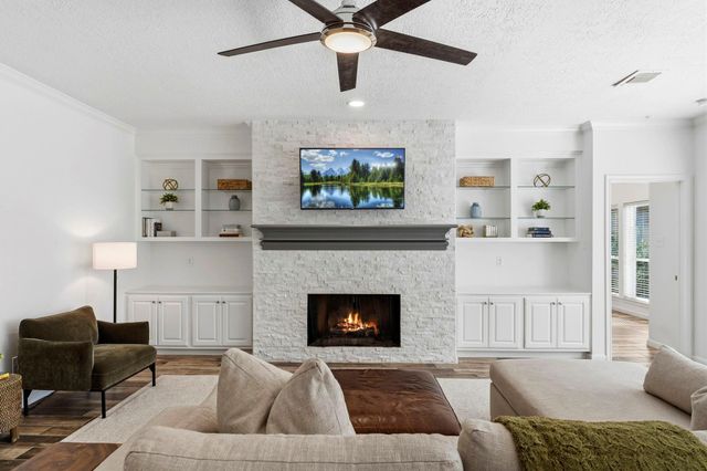 134 Quiet Oak Circle, The Woodlands, TX 77381