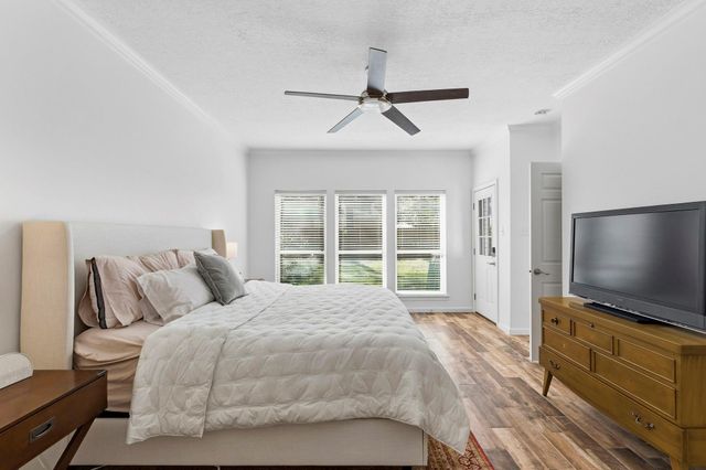 134 Quiet Oak Circle, The Woodlands, TX 77381