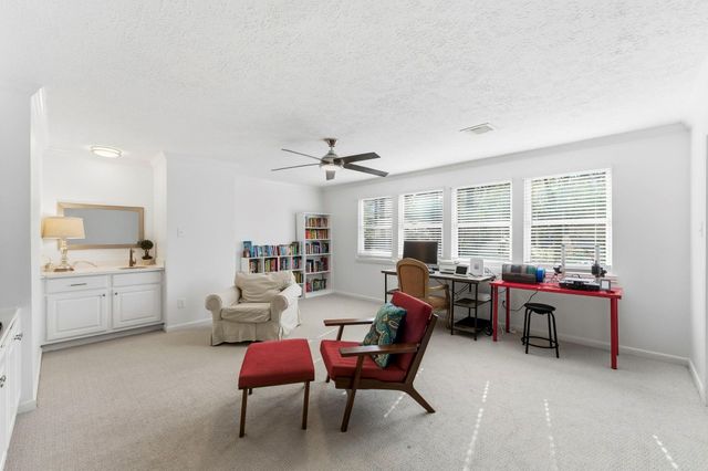 134 Quiet Oak Circle, The Woodlands, TX 77381