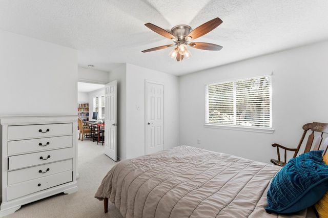 134 Quiet Oak Circle, The Woodlands, TX 77381