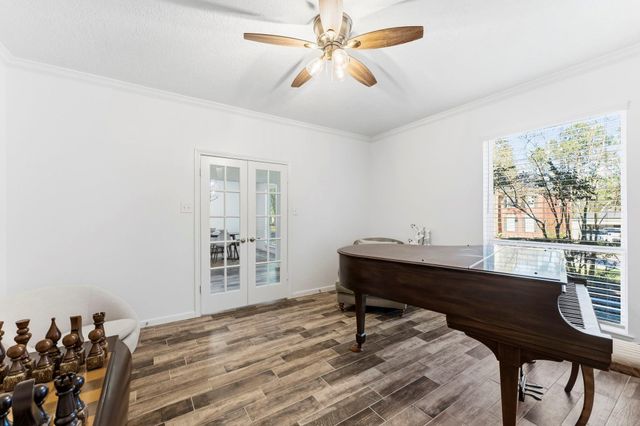 134 Quiet Oak Circle, The Woodlands, TX 77381