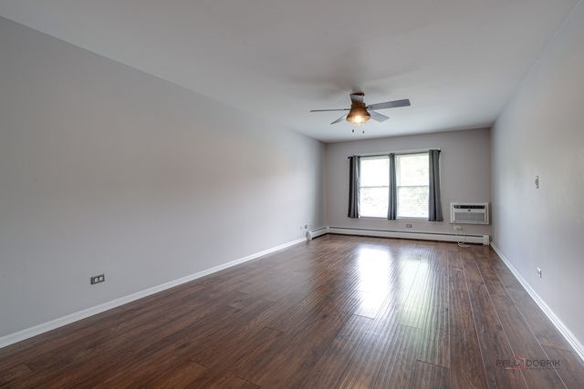 350 Brainerd Avenue 7B, Libertyville, IL 60048