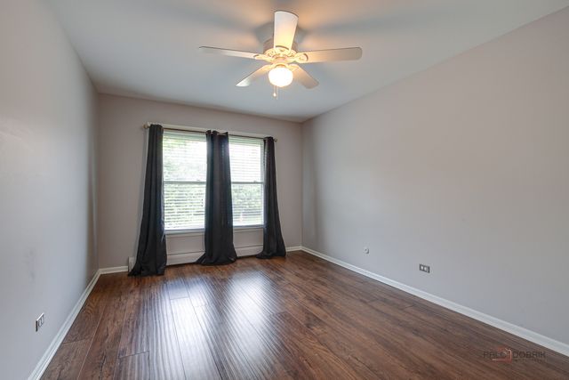 350 Brainerd Avenue 7B, Libertyville, IL 60048