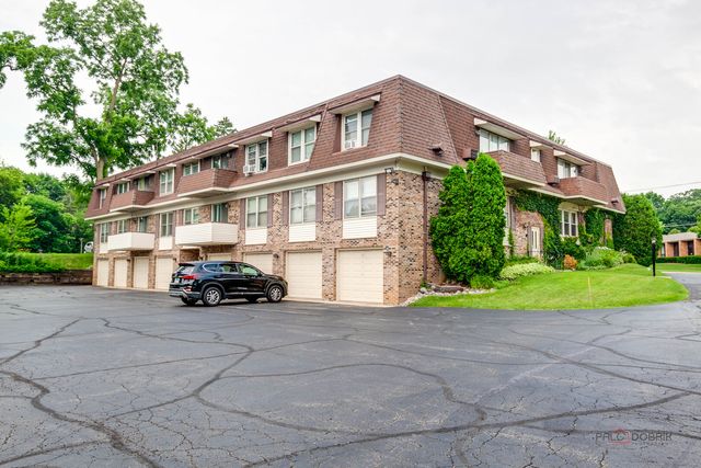 350 Brainerd Avenue 7B, Libertyville, IL 60048