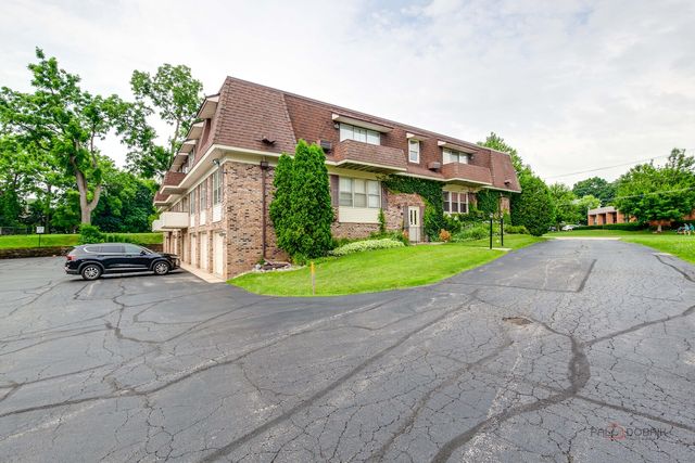 350 Brainerd Avenue 7B, Libertyville, IL 60048