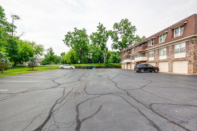 350 Brainerd Avenue 7B, Libertyville, IL 60048