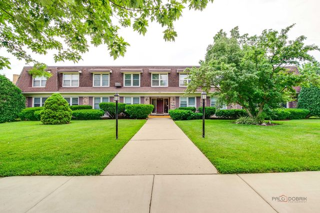 350 Brainerd Avenue 7B, Libertyville, IL 60048