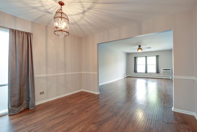 350 Brainerd Avenue 7B, Libertyville, IL 60048
