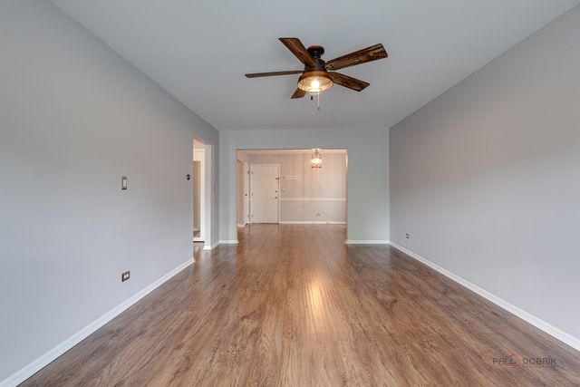 350 Brainerd Avenue 7B, Libertyville, IL 60048