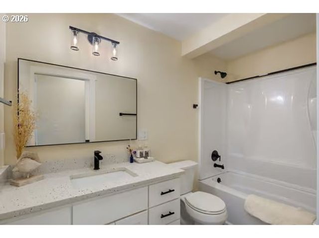 450 Hunsaker Ln, Eugene, OR 97404