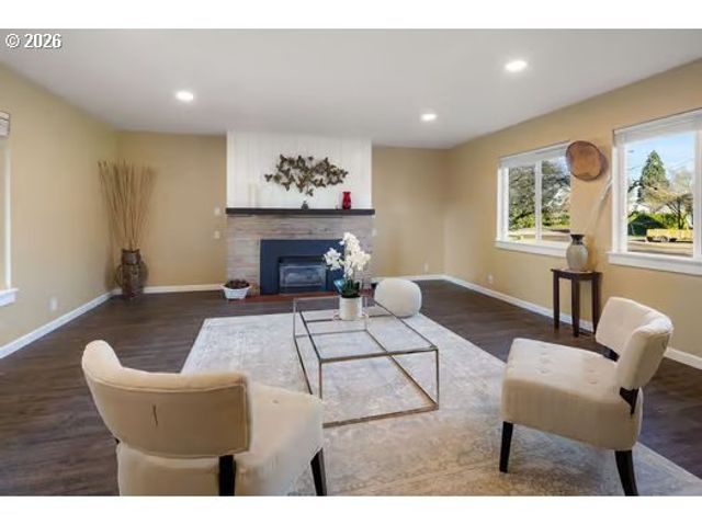 450 Hunsaker Ln, Eugene, OR 97404