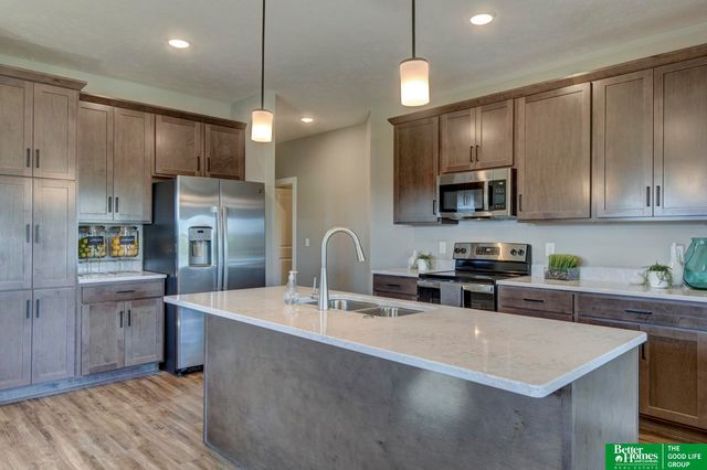 8105 S 177 Street, Omaha, NE 68136