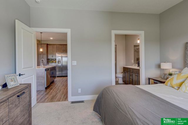 8105 S 177 Street, Omaha, NE 68136