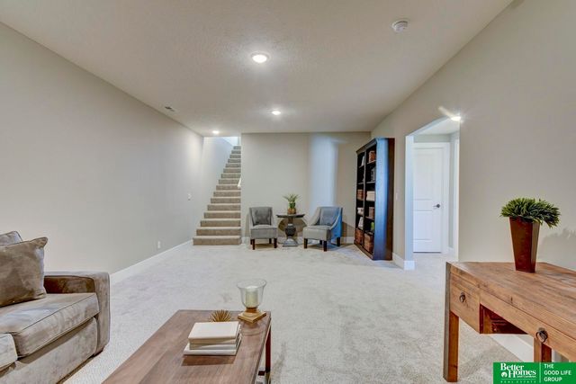 8105 S 177 Street, Omaha, NE 68136