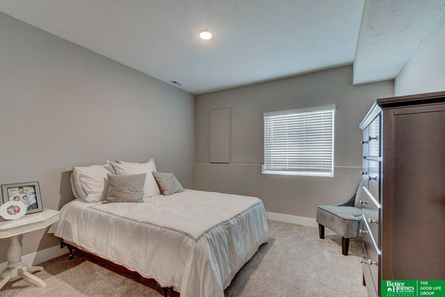 8105 S 177 Street, Omaha, NE 68136