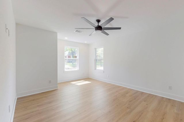 176 Kaelepulu DR, Bastrop, TX 78602