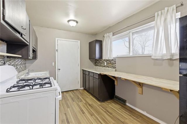 8703 Manchester Avenue, Raytown, MO 64138