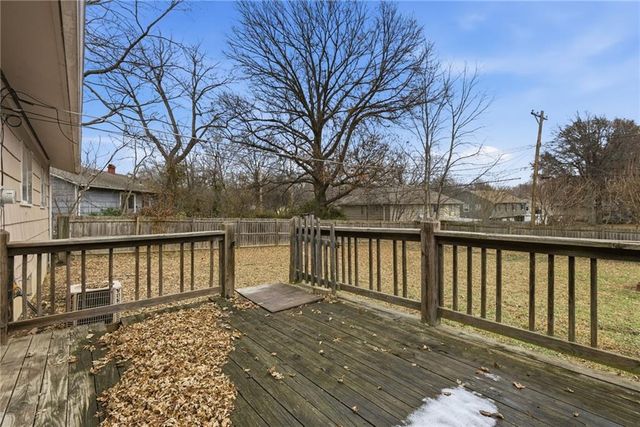 8703 Manchester Avenue, Raytown, MO 64138