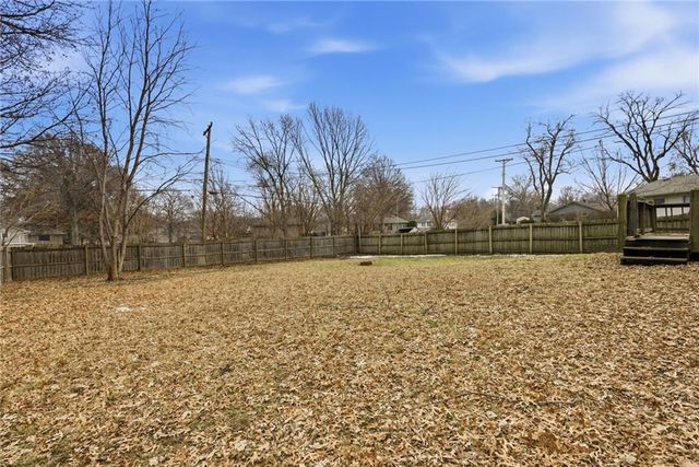 8703 Manchester Avenue, Raytown, MO 64138