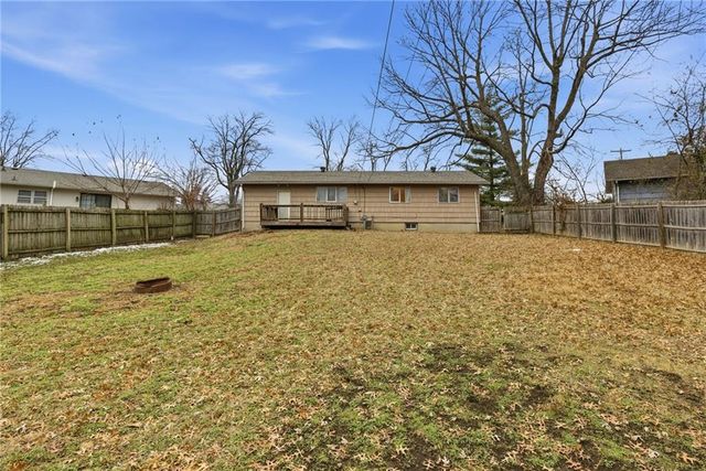 8703 Manchester Avenue, Raytown, MO 64138