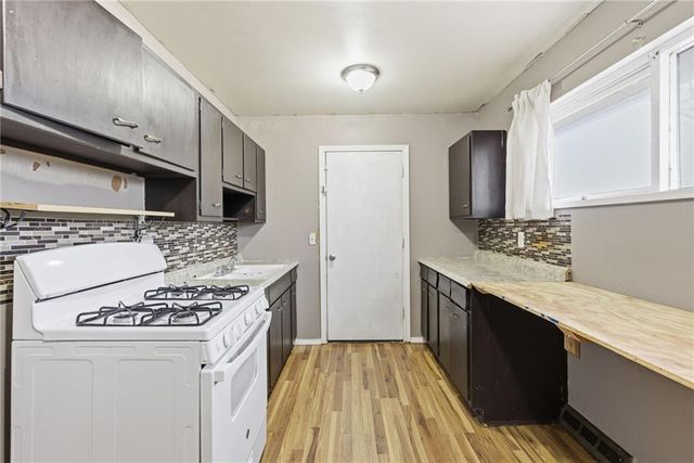 8703 Manchester Avenue, Raytown, MO 64138