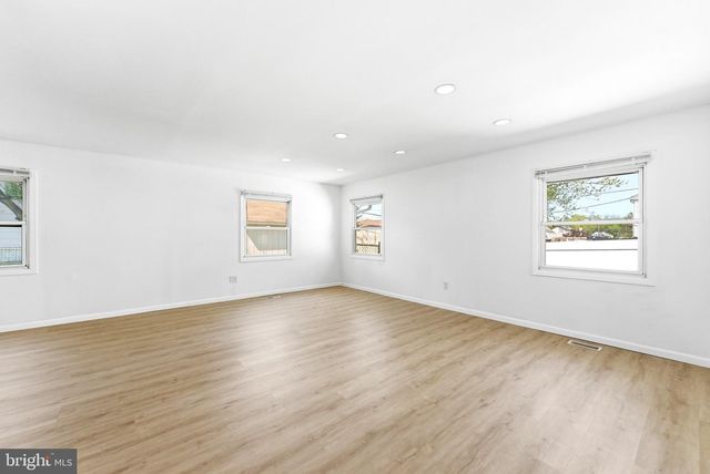 49 MIDDLETON LN, Willingboro, NJ 08046