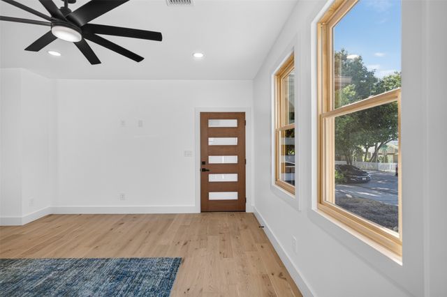 1007 Winston Street, Dallas, TX 75208